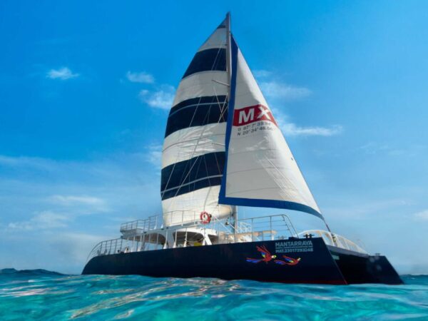 Isla Mujeres Catamarán Tour